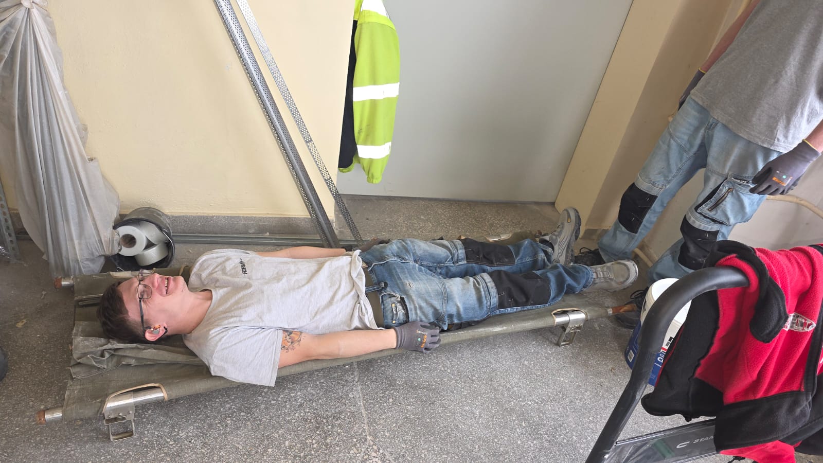 Zasłużona przerwa na noszach