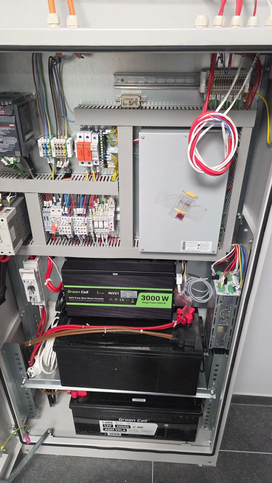 Realizacja SKULSKI — system zasilania awaryjnego z inwerterem 3000W